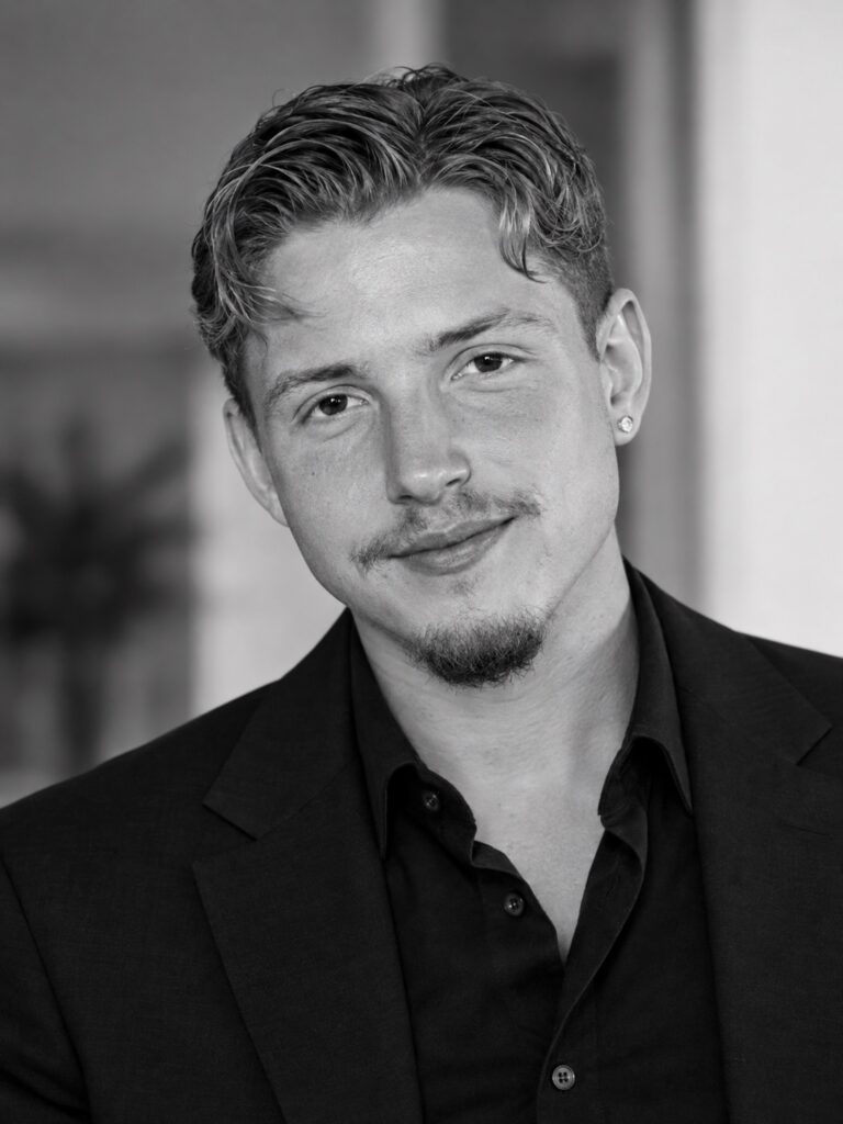 Porträt Steven Hosenberg, Ansprechpartner für KI-Sichtbarkeit bei CP & PEOPLE